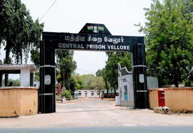 VELLORE PRISON MURUGAN USED MOBILE PHONE JAILERS SEIZURE